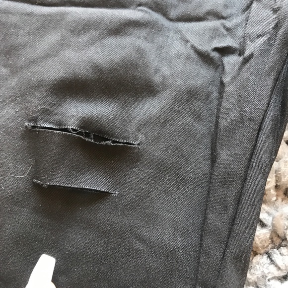Black ripped skinny jeans  🌻 - Picture 6 of 7
